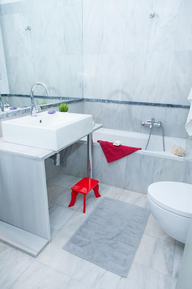 Venus Boutique Apartment Next To Athens Museum Екстериор снимка